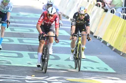 Terwijl Lotto jubelt om vorm De Lie, blijft Van Aert zitten met 'benen om te winnen': 'Beter worden enkel leuk op training'