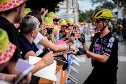 Dumoulin adviseert worstelende Kopecky en schrijft Vollering niet af na valpartij: 'Pogacar viel ook heel hard'