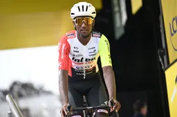 Al een tijdje officieus, maar nu officieel: Biniam Girmay tekent driejarig contract bij nieuwe ploeg