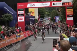 UAE-dominantie houdt ook in Oostenrijk aan, waar Isaac Del Toro wint na spectaculaire finale