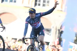 Alpecin-Deceuninck en Philipsen met cursus waaierrijden: 'We zaten daar met de hele ploeg', jubelt de winnaar