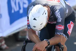 Bejubelde Rickaert ging na duo-dag vijf keer over zijn nek en baalde na opmerking Van der Poel: 'Hij zei het in de bus'