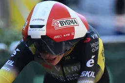 Grafstemming aan bus Visma | Lease a Bike, maar Vingegaard houdt ondanks 'slechte benen' heel veel moed