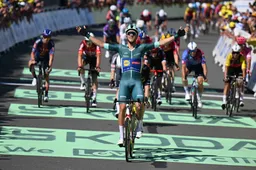 Milan de snelste in spurtfestijn Singapore, waar Healy bijna wint - door een ronde minder te rijden