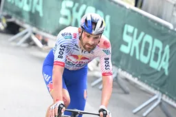 Meeus nog altijd niet hersteld van vreselijke Tour-val: 'Ben twee uur per dag kwijt met douchen en verzorgen van de wonden'