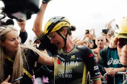 Vos en Smulders counteren beklag van FDJ-SUEZ over respect na val Vollering: 'Demi heeft het makkelijker dan anderen'