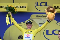 'Keizerlijke' Van der Poel geroemd door buitenlandse kranten, maar ook volwassenheid Pogacar valt op