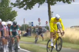 🎥 Saaie wandeletappe? Wie anders dan Mathieu van der Poel zorgt voor entertainment met bunny hop