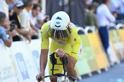 Mathieu van der Poel komt daags na verliezen geel nog terug op tijdrit: 'Er is iets niet goed gegaan'