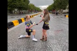 🎥 Simmons vraagt vriendin ten huwelijk na Tour de France: 'Denk niet dat iets hier ooit nog aan gaat tippen'