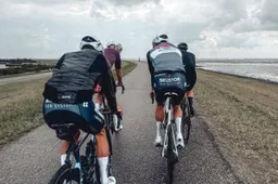 Van der Poel na longontsteking weer op de fiets, ook Philipsen fietst wonderbaarlijk mee na harde val