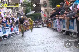 Pogacar bewijst zich als schitterende Tourwinnaar, maar wordt uit het wiel gekletst door Van Aert op Montmartre