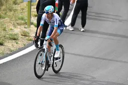 Wat was opvallender: nieuwe Vuelta-joker van Bahrain Victorious die mee kon, of Tiberi die door z'n hoeven zakte?