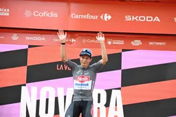 'Met benen van beton' sprint Philipsen naar 15e ritzege in een grote ronde: 'Het is nooit gemakkelijk'