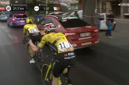 Beetje last van de knie, beetje blauw, maar Vingegaard en bewust passief Visma | Lease a Bike sluiten rood af