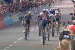 Bizarre omwenteling bij BK gravel: topfavoriet Merlier wordt in sprint gevloerd door verrassende Vandeputte