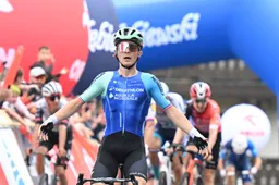 Kooij verliest leiderstrui aan winnende Lapeira, die domineert op lastige aankomst Ronde van Polen