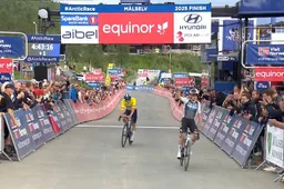 Pidcock in strijd der lactaat net de betere van Strong, die leiding in Hoge Noorden wel weet te behouden