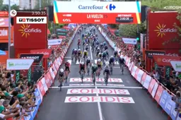 Philipsen completeert Vuelta-hattrick na geweldige lead-out Alpecin, Vingegaard verrast slapend UAE met 4 boni's