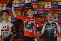 🎥 Visma | Lease a Bike en Vingegaard hekelen bizarre afloop, maar organiseren voor alle winnaars nog pracht-huldiging