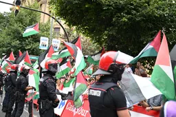 Demonstranten saboteren Vuelta-finish etappe 11 in Bilbao; Pidcock toont zich op Pike sterker dan Vingegaard