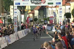 Visma | LaB bestookt Magnier met alles wat ze hebben, maar Fransman uiteindelijk toch te sterk in eerste rit Slowakije