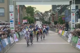 Cees Bol en crashes kunnen Merlier niet stoppen: Europees kampioen pakt zijn vijftiende (!) in Omloop van het Houtland