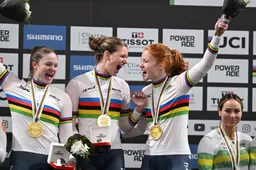 Met dubbel goud in Team Sprint heeft Nederland nu twee 'Bullet Trains': 'Heel Apeldoorn in de regenboogtrui'