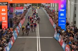 Soudal-Quick Step verstiert feestje Visma | Lease a Bike in Tour of Holland op eigen bodem in Dordrecht