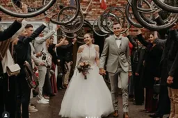 Offseason is begonnen, tijd voor een feestje! Peloton heeft er een getrouwd koerskoppel bij