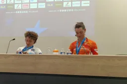 Reusser en Bredewold verklaren elkaar de liefde in schitterende persconferentie: 'Pak de tissues er maar bij'