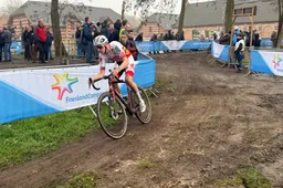 Lekke band zorgt voor beslissing: Michael Vanthourenhout wint Superprestige Middelkerke