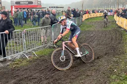 RedBull Rookie Michiel Mouris moet nog 'respect afdwingen' tussen de veldritprofs: 'Ze doen net alsof je er niet rijdt'