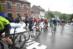 Hoe een revolutionair 'condoom' Pidcock naar een podiumplek in een ijskoude Waalse Pijl gidste