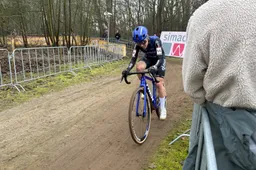 NK-outsider Shirin van Anrooij moet vlak voor wedstrijd afzeggen: 'Belangrijk om te luisteren naar mijn lichaam'