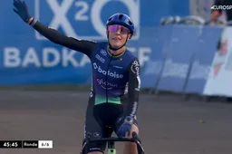 Lucinda Brand voor de derde dag op rij de sterkste: ook in Hofstade winst, ondanks lastige achterblijvers