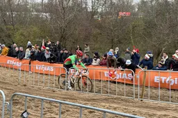 Meteen pech, daarna een ongekende remonte: Mees Hendrikx (vijfde) doet zijn verhaal na oersterk NK