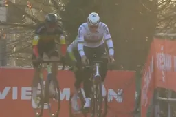Thibau Nys denkt aan koude voeten als oorzaak van mispeer in wiel Mathieu van der Poel
