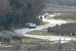 🎥 Ongelofelijk maar waar: Italiaanse wielerploeg beschoten tijdens training