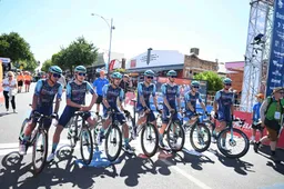 Flinke schade in Tour Down Under-sprintrit: Van der Meulen naar het ziekenhuis, lead-out van Zijlaard loopt breuken op