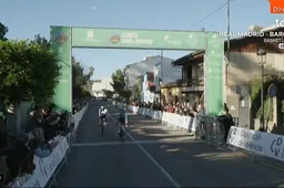 Offensieve Poels bij debuut en zowaar speelt UAE geen rol: eerste Europese koers van het jaar levert meteen spektakel op