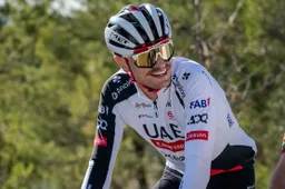 Jay Vine being Jay Vine: 'Voor iedereen die zich afvroeg waarom ik mijn race weggooide en op kop reed; dit is waarom'