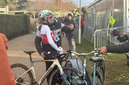Voormalig olympisch kampioene Jolanda Neff heeft op alle manieren topdag op WK veldrijden in Hulst