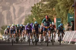 Na bemoedigend begin een tegenvaller voor Jakobsen, waar Milan in AlUla juist doorpakt met tweede zege op rij