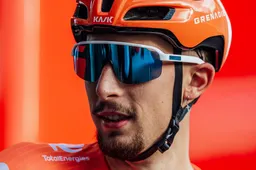 Vauquelin en Onley debuteren in ijzersterke INEOS-selectie: 'Voel geen druk om gelijk te presteren'