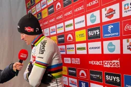 Klappertandende Mathieu van der Poel wist in laatste ronde al: 'Dat gaat een minuut of 5 echt pijn doen'