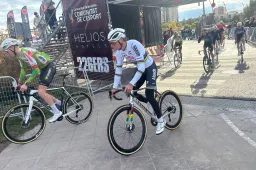 Mathieu van der Poel moest vooral zijn trainer overtuigen om mee te komen crossen in Benidorm