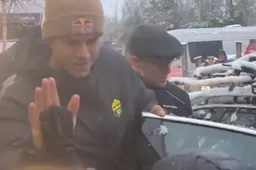 📽️ 'Merci he'; Wout van Aert kan na valpartij in Mol lachen om bijzondere première en bezorgt jonge fan een topdag