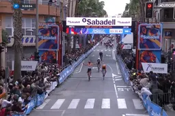 Geen vrienden gemaakt, maar jonge August (INEOS) blijft ijzig koel en troeft vluchtgenoten af in Valencia