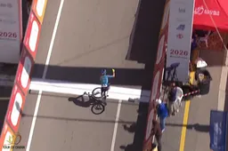 Astana maakt grote indruk en rijden Yates, UAE en Jayco AlUla in Oman naar de vaantjes